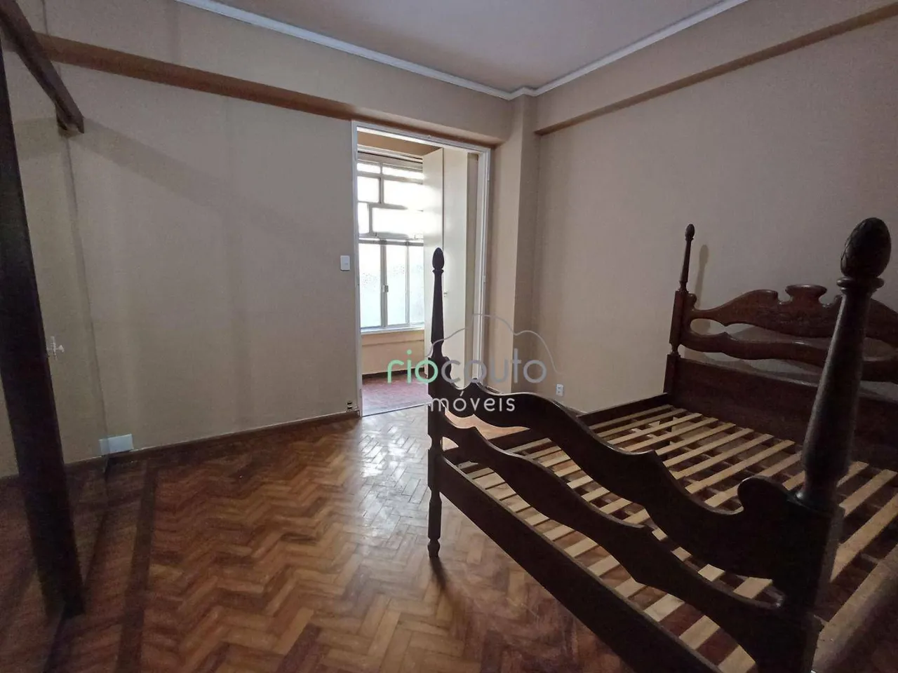 Apartamento com 3 dormitórios e piso de madeira — photo 14