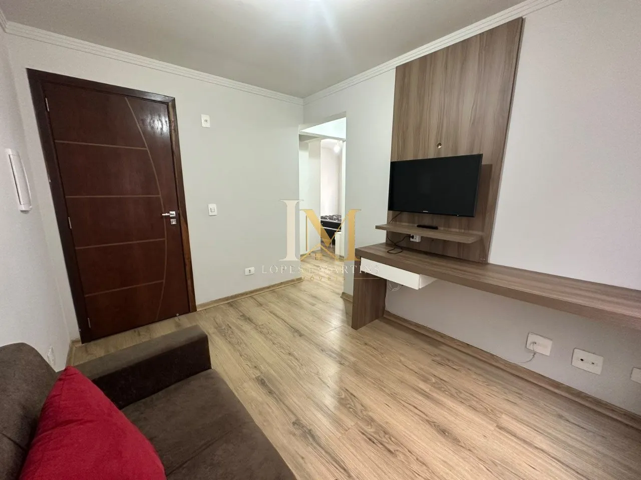 Деревянный пол или ламинат и 1 спальня: квартира 46 м² — photo 12