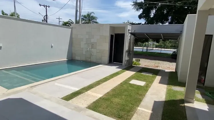 4-bedroom house with floor-to-ceiling windows — photo 5