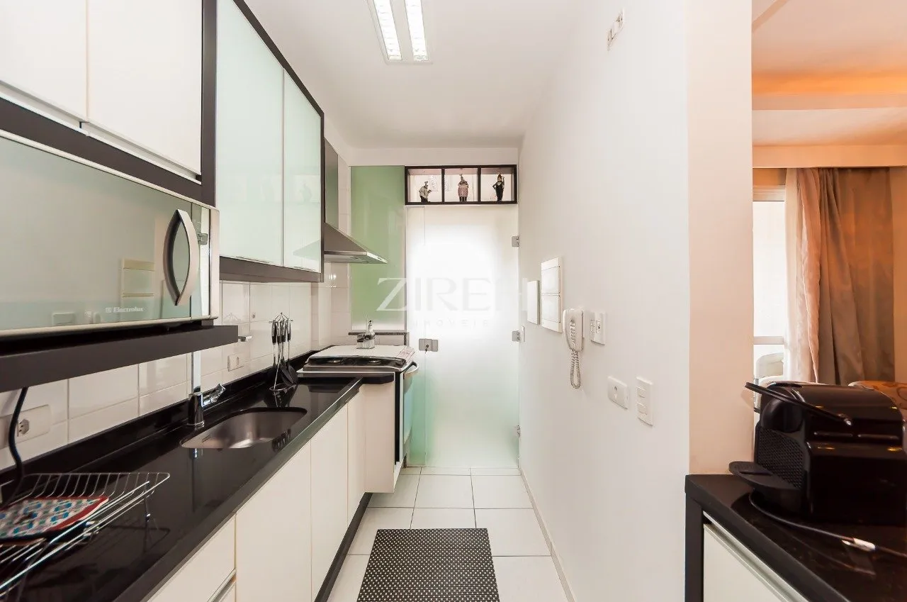 Квартира 70 м² с застеклённым балконом и рабочим местом — photo 12