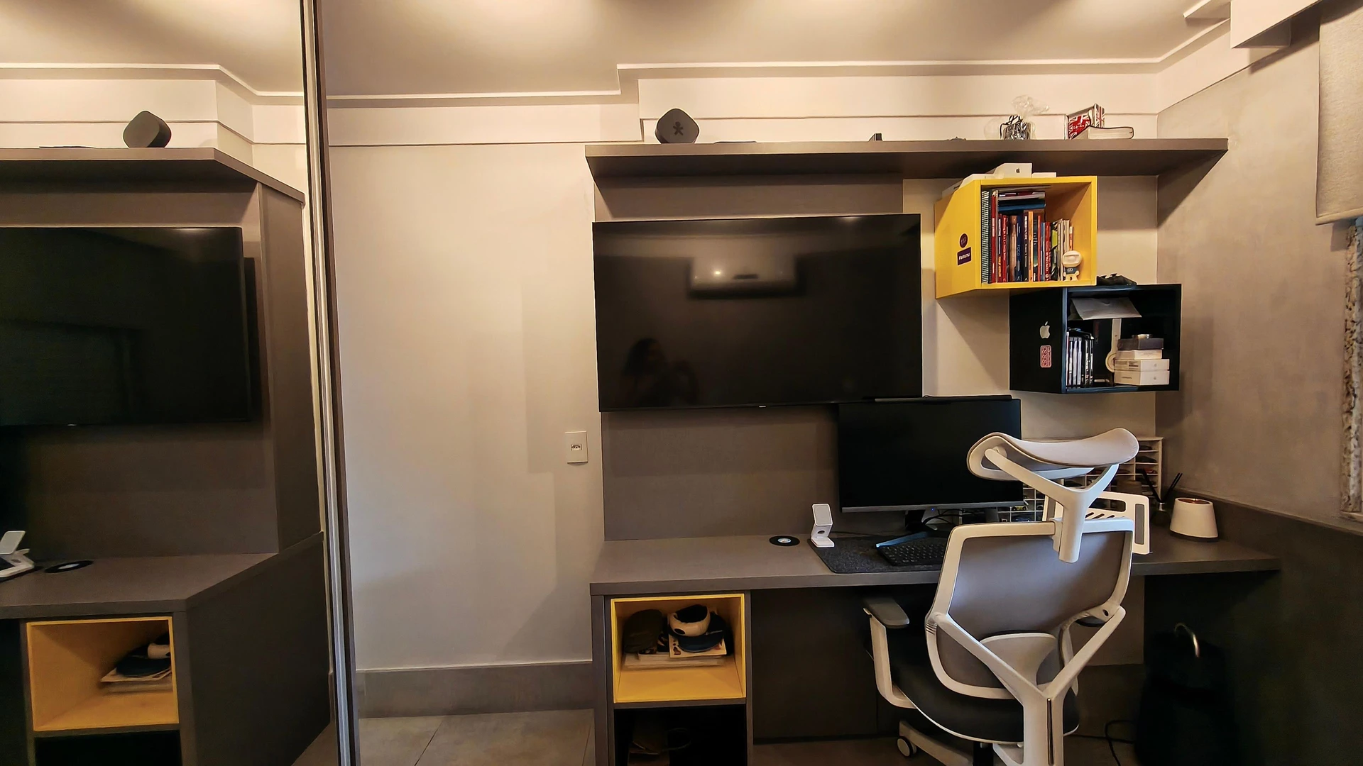 Furnished apartment, 160 m², with a glass-enclosed balcony — photo 34