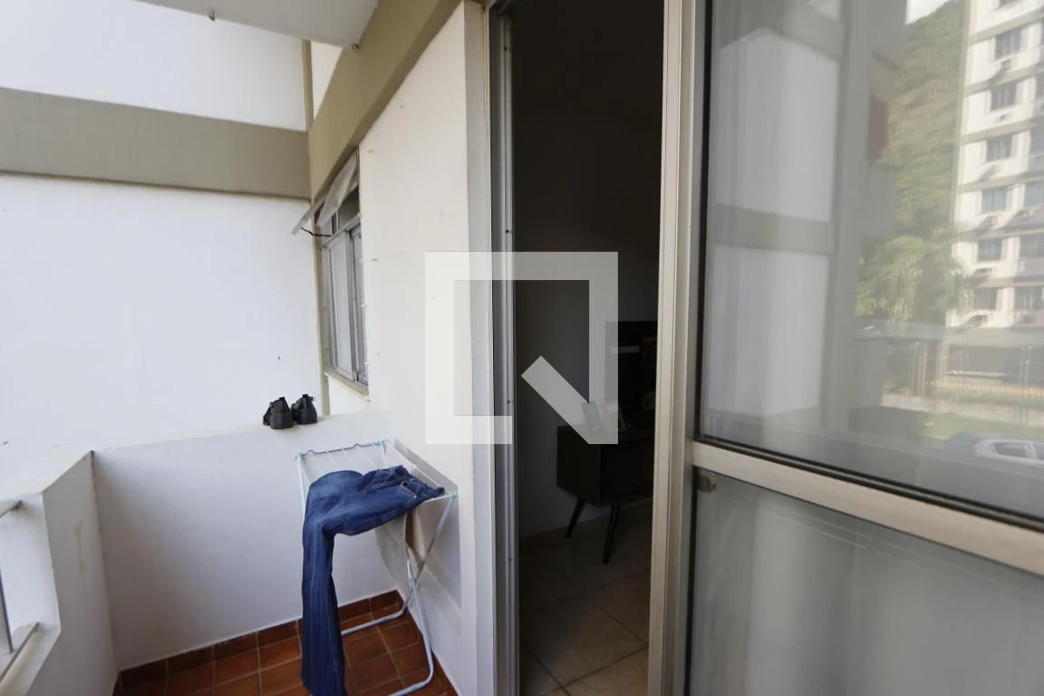 Apartamento mobiliado de 2 quartos em condomínio com piscina — photo 29