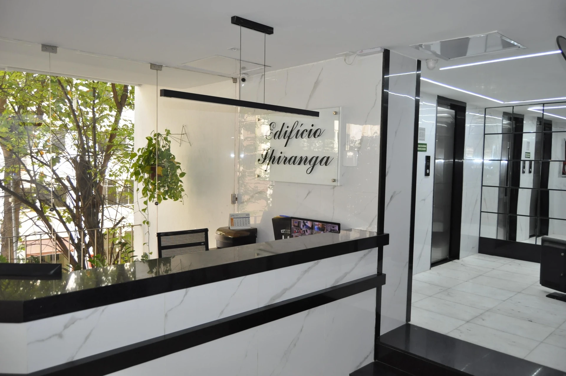 Glass-enclosed balcony in a 3-bedroom apartment, 65 m² — photo 31
