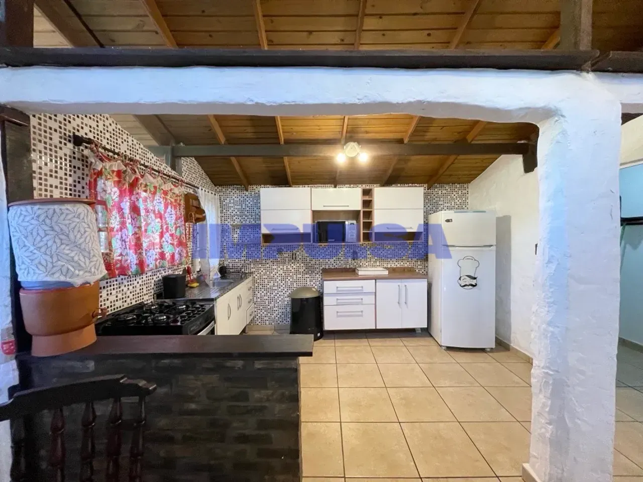3-bedroom house with a fireplace in Florianópolis — photo 3
