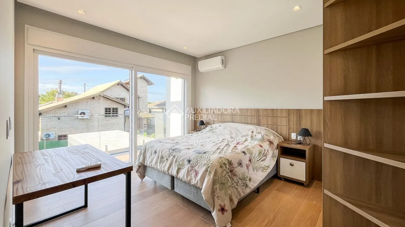 Furnished 431 m² house with 4 bedrooms and 6 bathrooms — photo 19