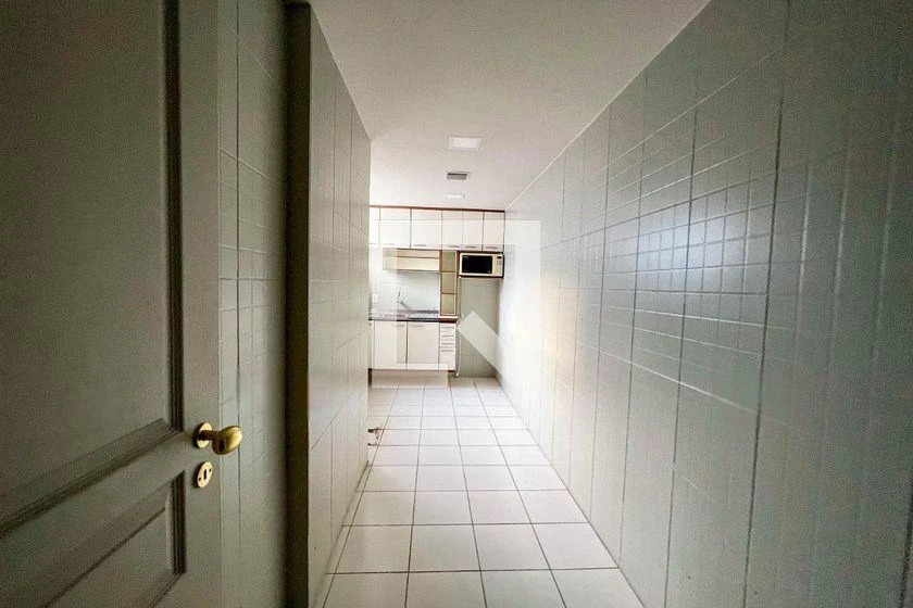 Apartment with 8 bedrooms, 3 bathrooms and 350 m² — photo 2