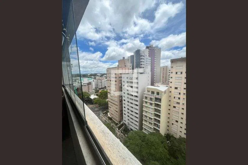 Glass-enclosed balcony in a one-bedroom apartment, 48 m² — photo 12