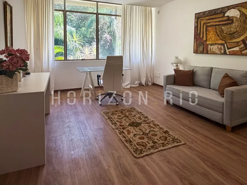 Furnished house, 800 m², with a bathtub — photo 69