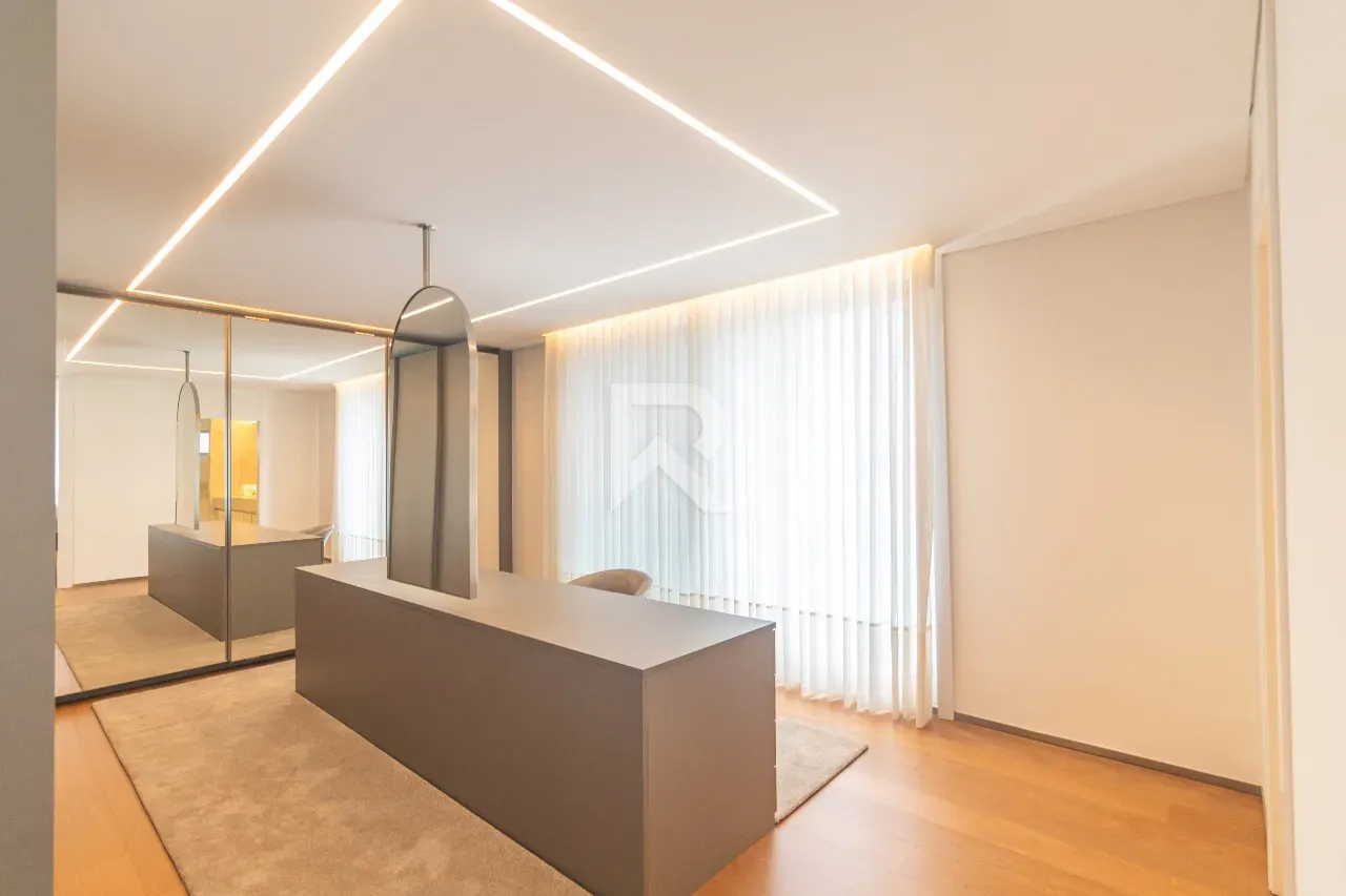 Apartment with 3 en-suite bedrooms and open kitchen — photo 35