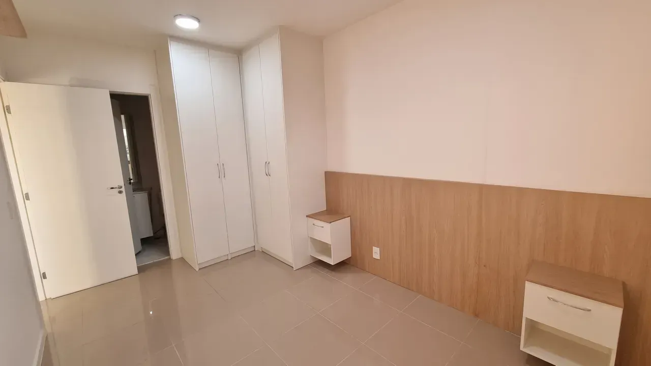 Apartamento com 2 quartos e cozinha fechada moderna — photo 11