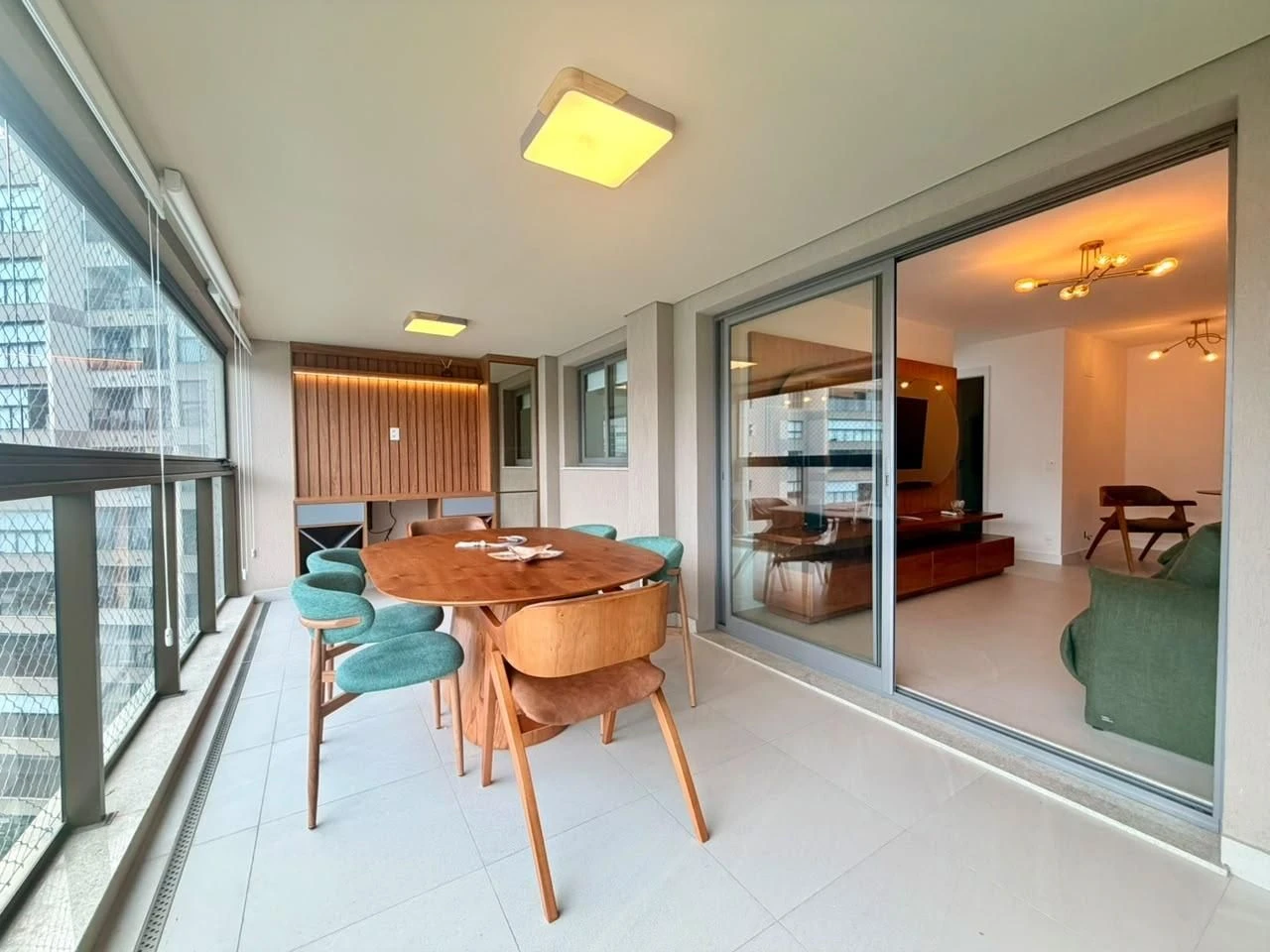 Apartamento mobiliado com 3 quartos e varanda envidraçada — photo 2