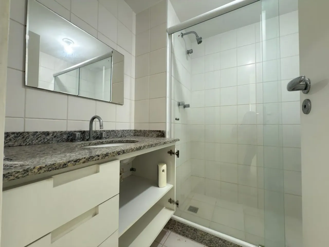 3-bedroom apartment in a building with a gym — photo 7