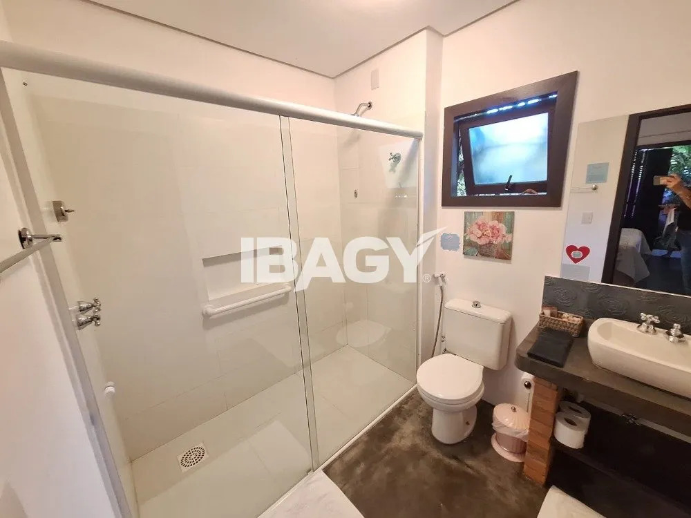 Furnished 4 en-suite bedroom house with balcony grill — photo 13