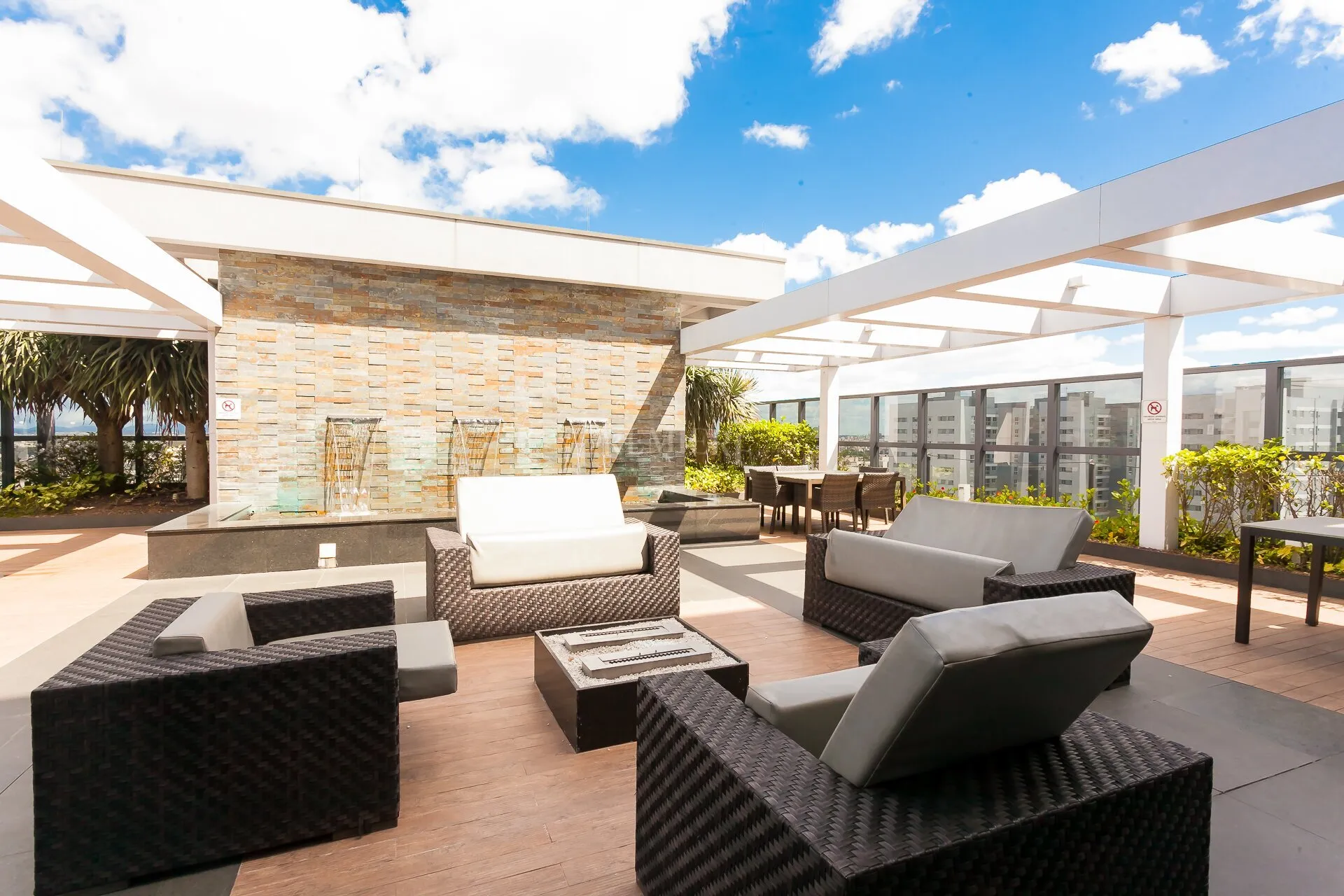 Furnished 85 m² apartment with 1-bedroom suite — photo 39