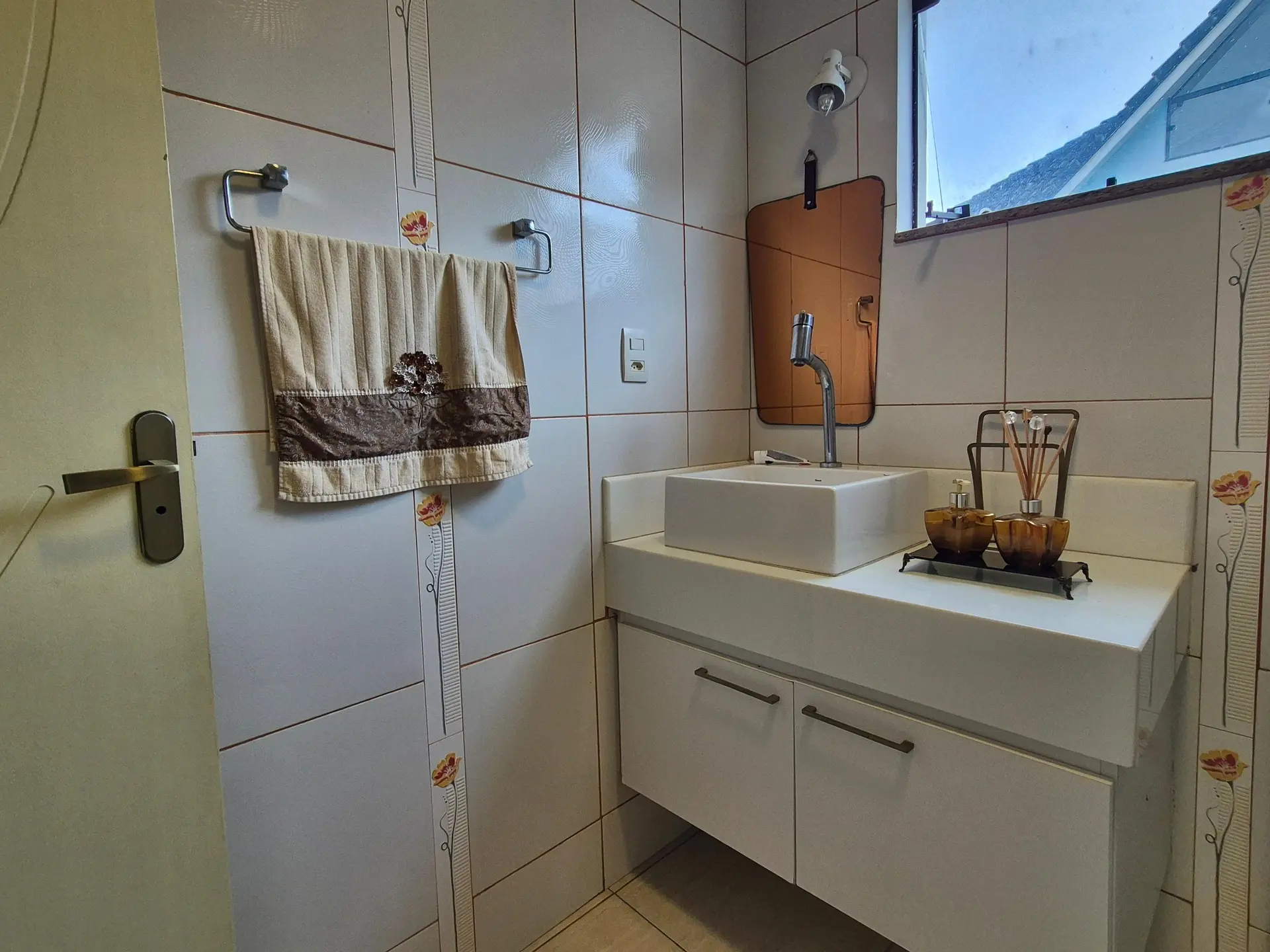 Jacuzzi in a 3-bedroom house, 400 m² — photo 48