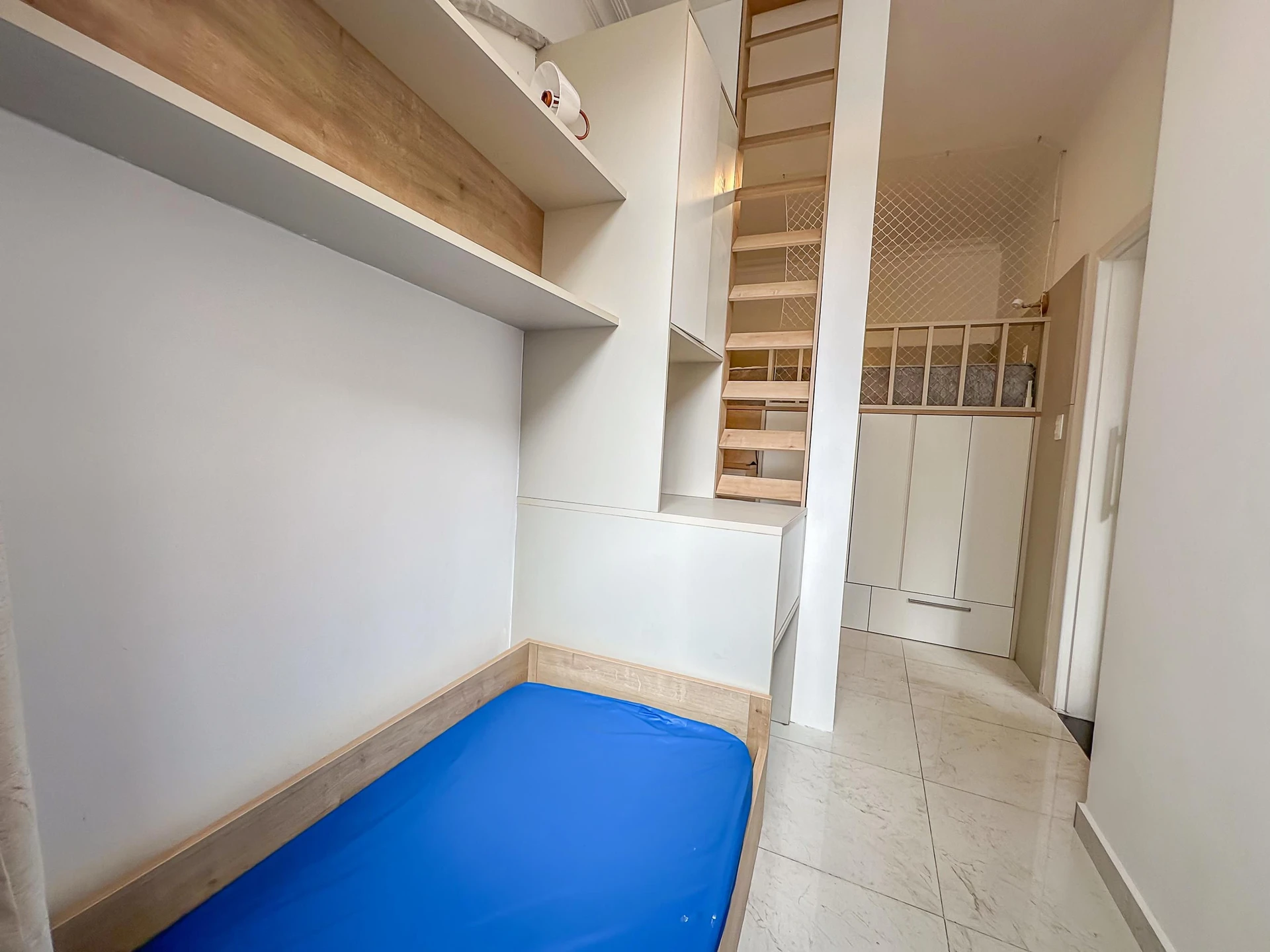 Apartamento de 1 dormitorio con cocina abierta al salón — photo 23