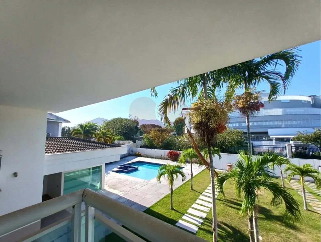 House with 5 bedrooms and 5 bathrooms, 900 m² — photo 5