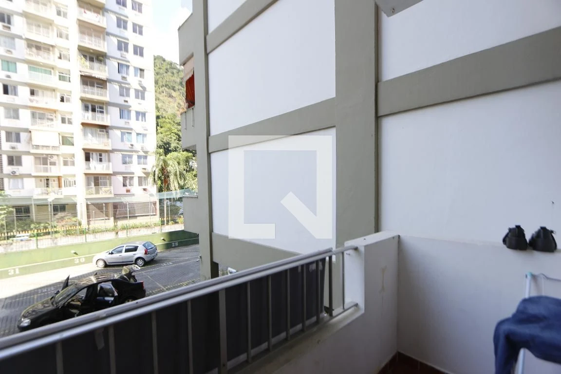 Apartamento mobiliado de 2 quartos em condomínio com piscina — photo 16