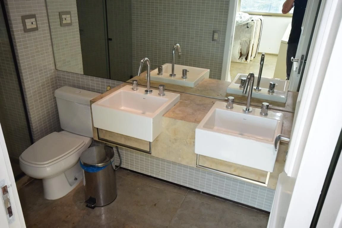 Furnished studio with 1 bedroom, 2 bathrooms and balcony — photo 5