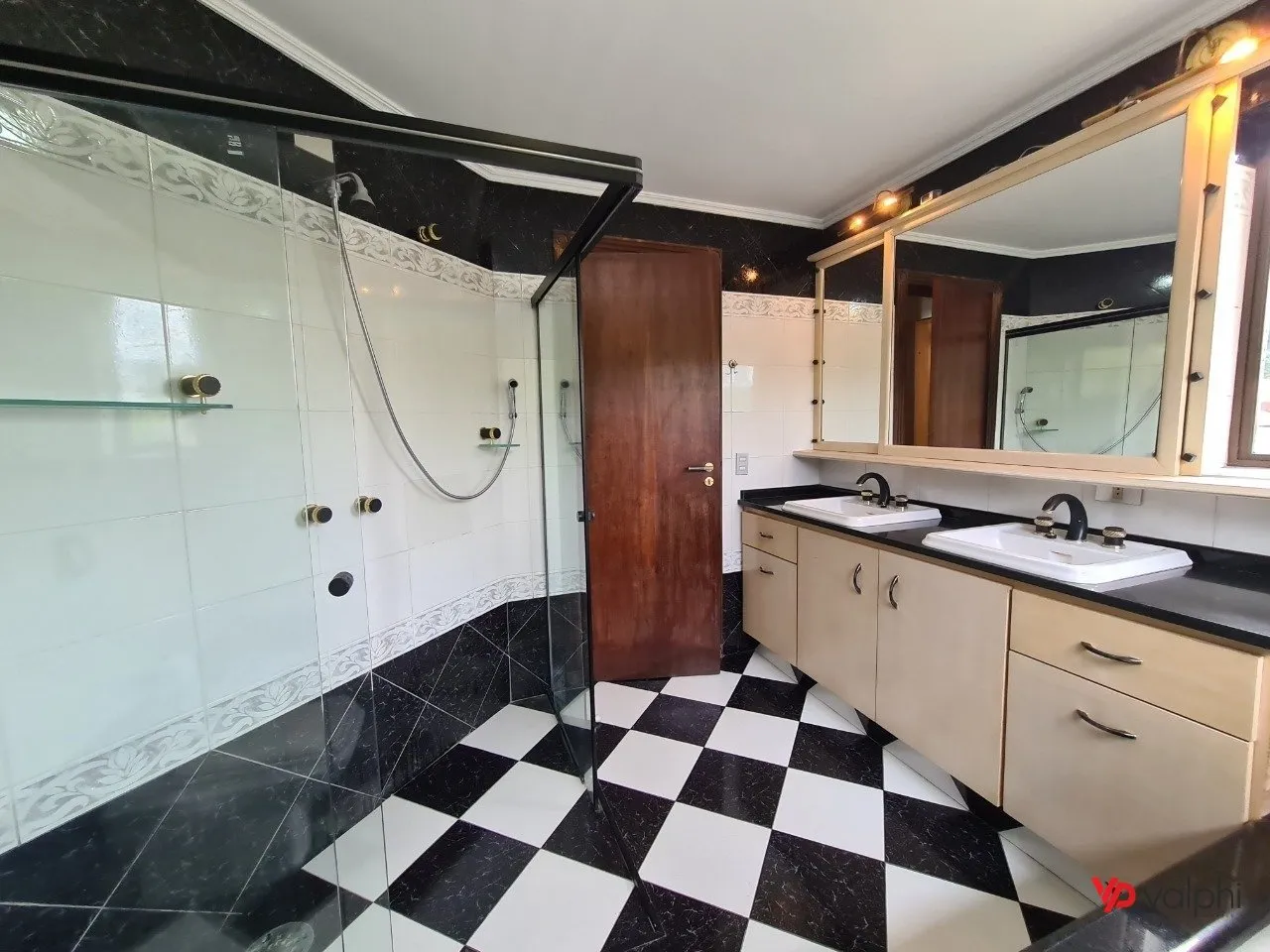 Condo house with 3 en-suite bedrooms and private garden — photo 14