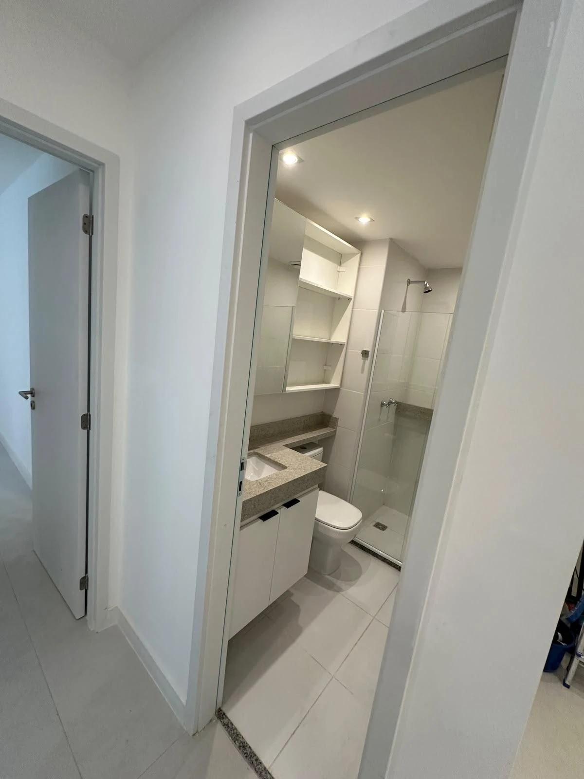 Floor-to-ceiling windows in a 2-bedroom apartment, 84 m² — photo 61