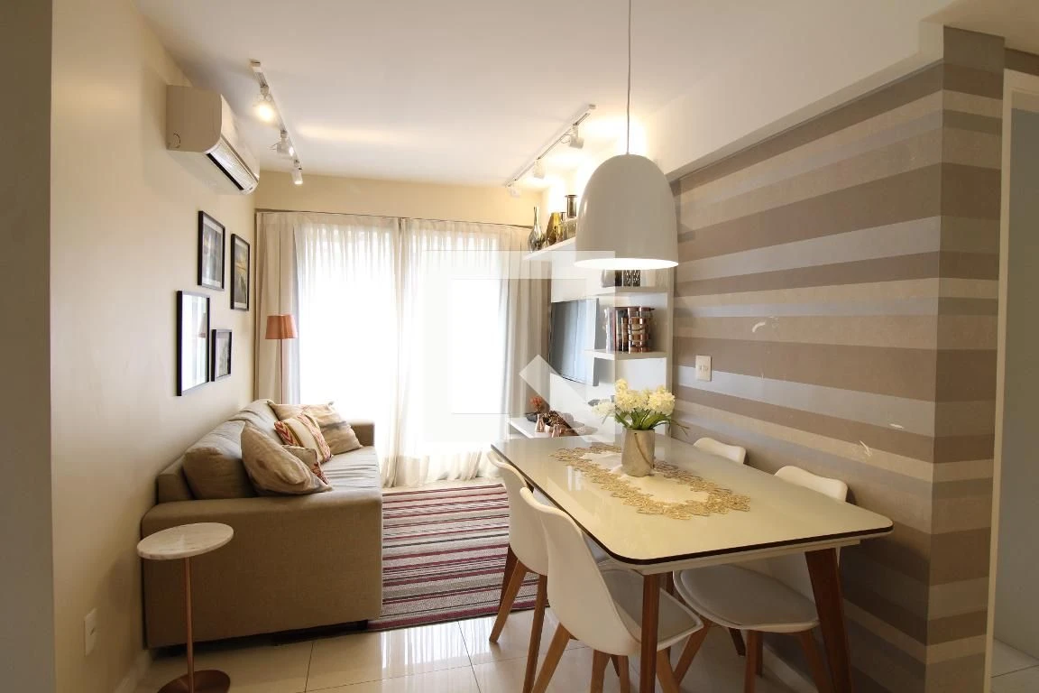 Furnished 2-bedroom apartment with glass balcony — photo 8