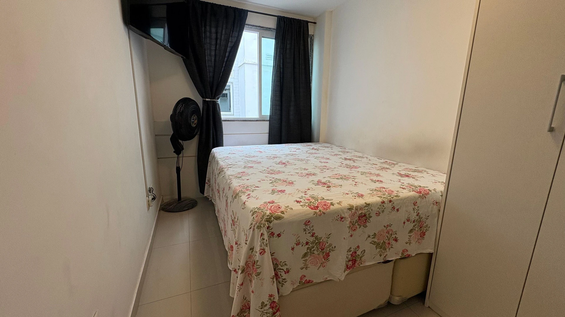 100 m² apartment with a grill on the balcony and a jacuzzi — photo 56