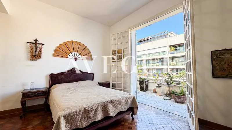 Furnished penthouse with 5 bedrooms and 3 bathrooms — photo 22