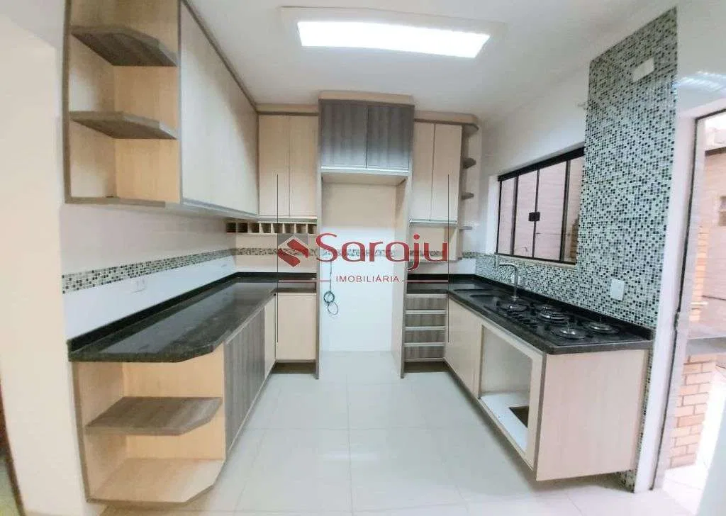 Glass-enclosed balcony in a 4-bedroom house, 150 m² — photo 2