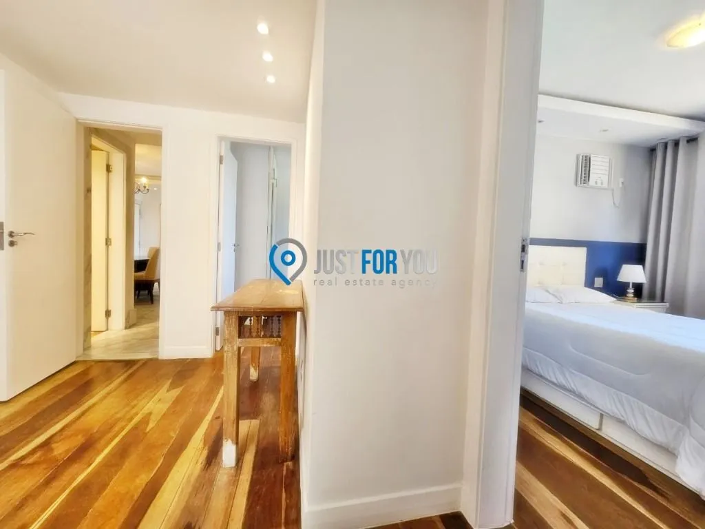 Furnished apartment with 4 bedrooms and 144 m² — photo 27