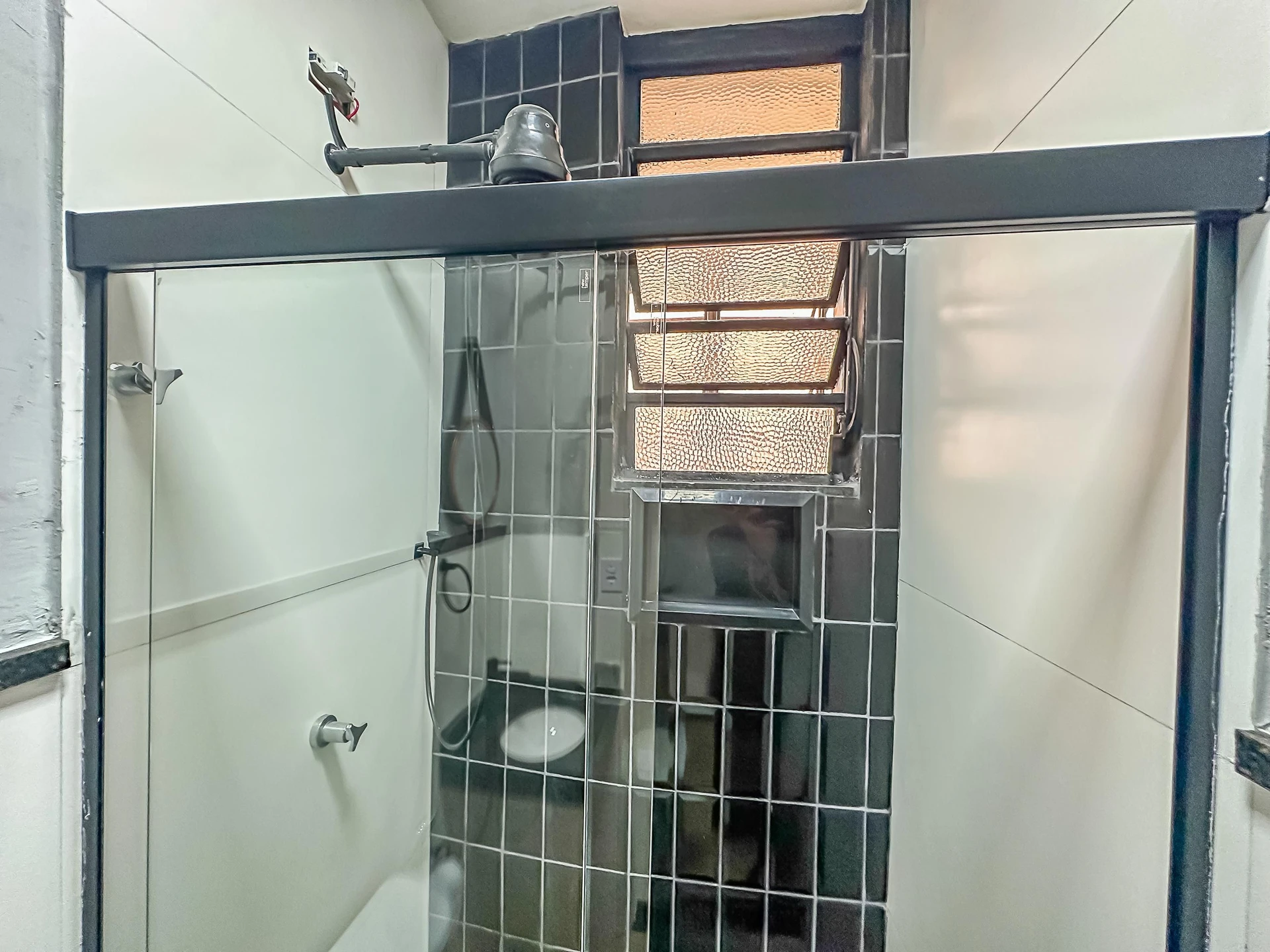 Furnished 1-bedroom apartment with no parking — photo 35