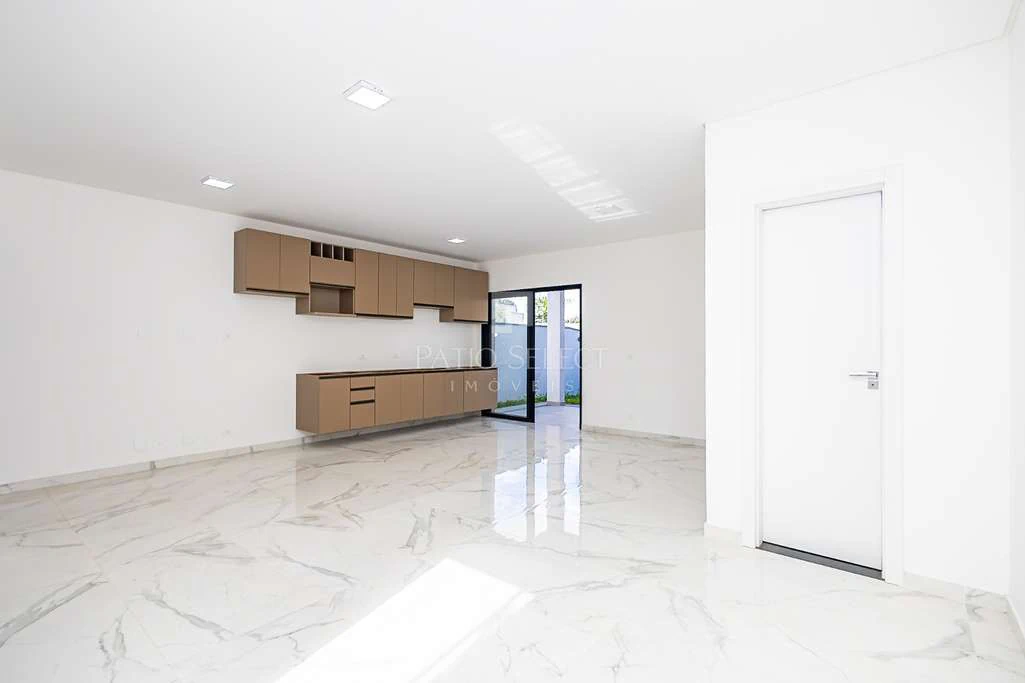 House with 3 en-suite bedrooms and 2 parking spots — photo 5