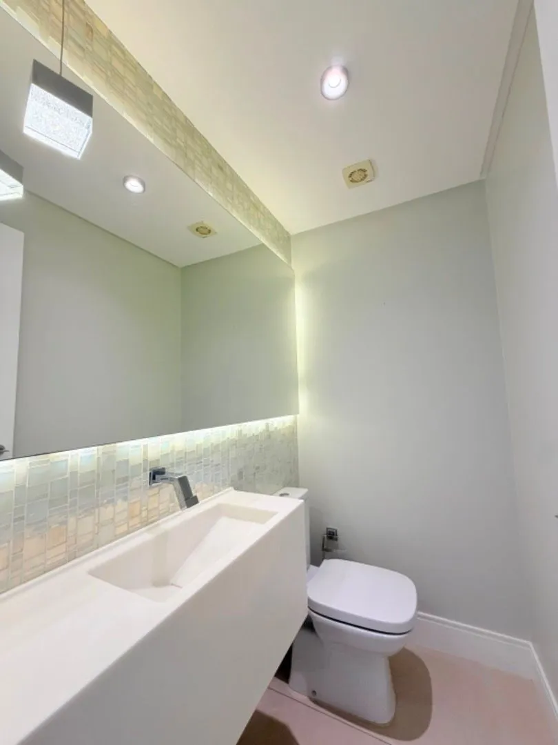 140 m² apartment with 3 bedrooms and a closed balcony — photo 8