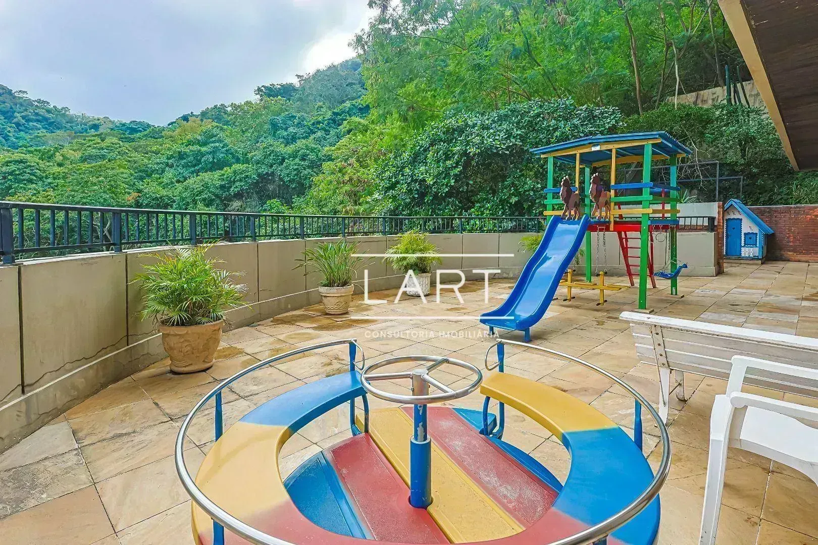 3-bedroom apartment with glassed-in balcony and 160 m² — photo 44