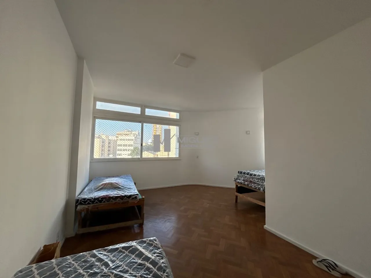 3-bedroom, 3-bath apartment with 1 parking space — photo 3