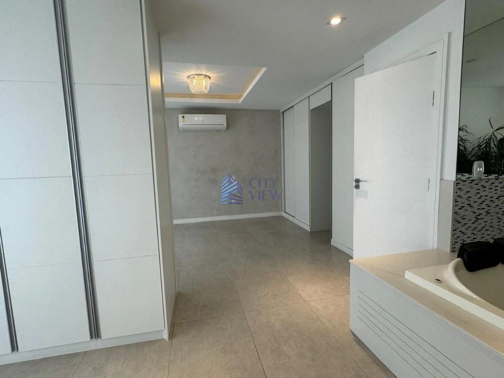 House with 5 bedrooms and 360 m² plus 4 parking spots — photo 44
