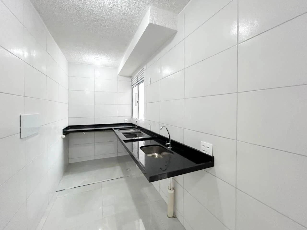 2-bedroom apartment in a building with a gym — photo 4