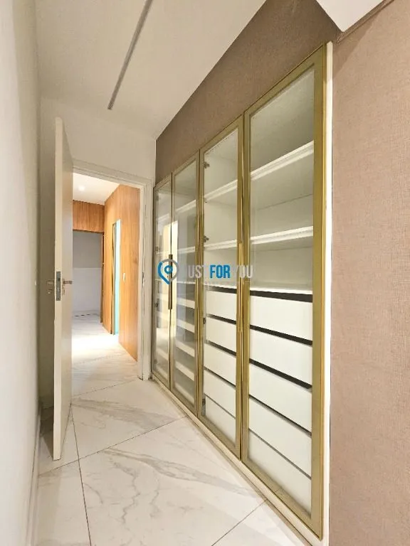 Floor-to-ceiling windows in a 3-bedroom apartment, 250 m² — photo 14