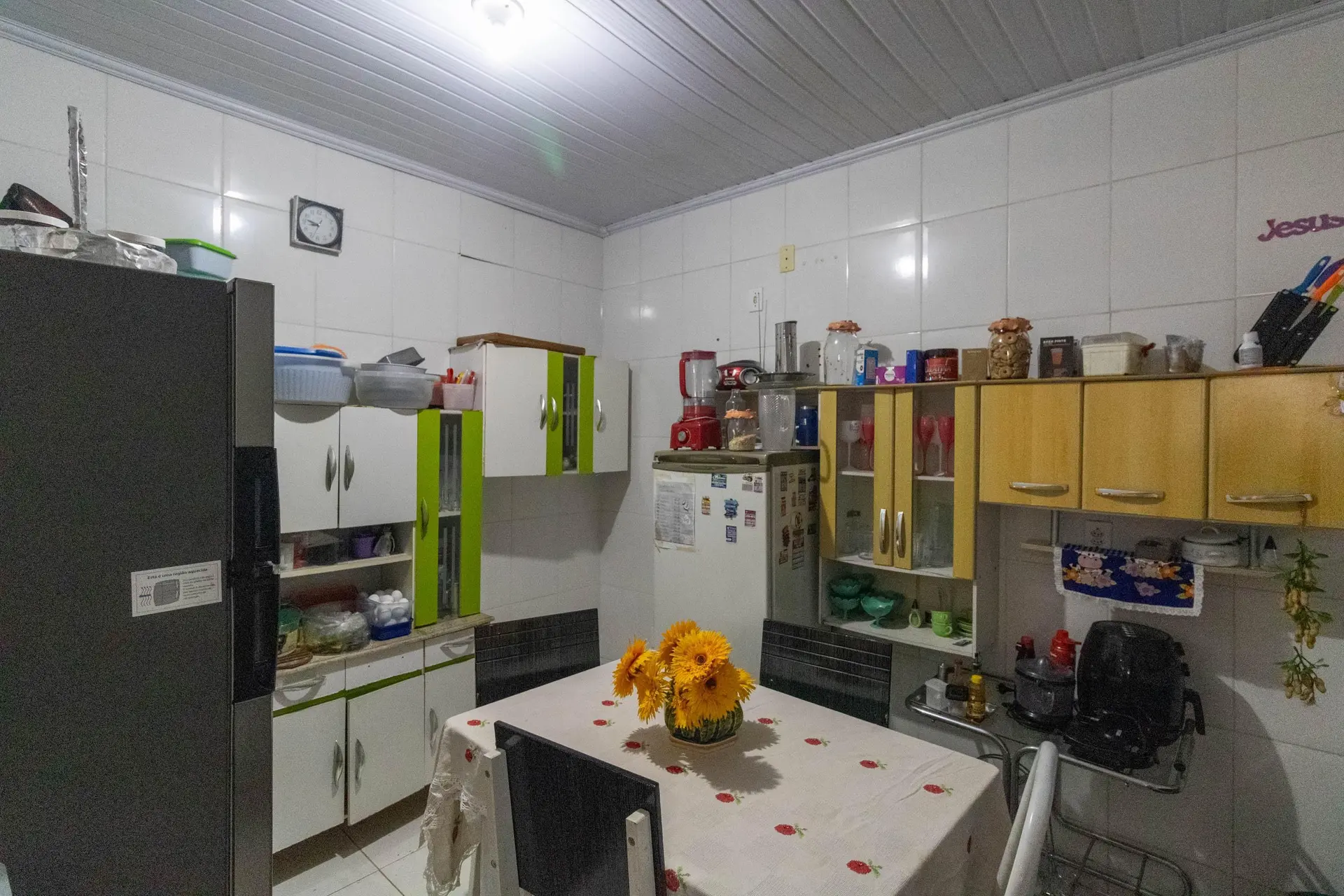 Casa mobiliada com 3 quartos e cozinha com fogão a gás — photo 17