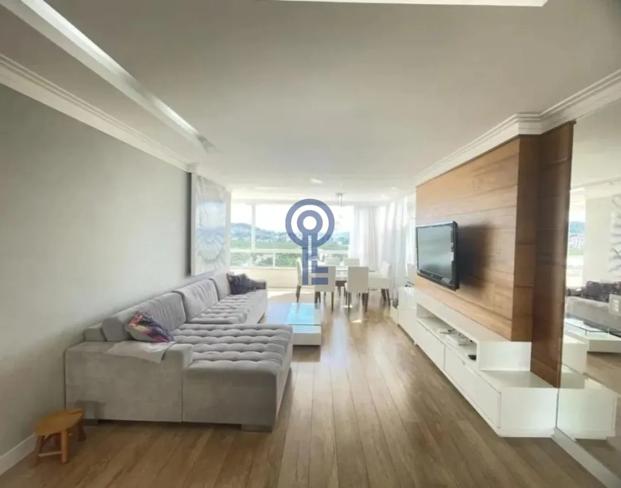 Меблированная квартира с 3 спальнями и 200 м²