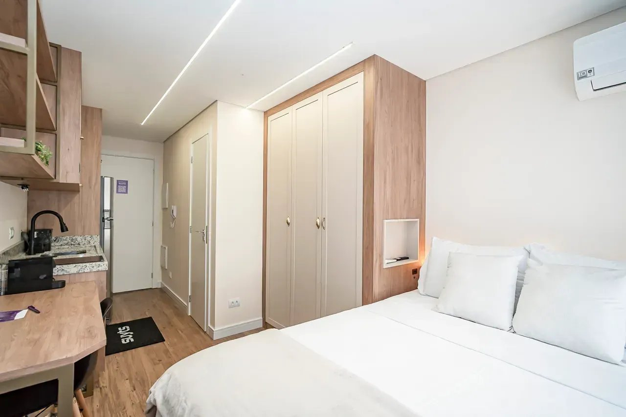 Furnished 1-bedroom apartment with 1 bathroom — photo 7
