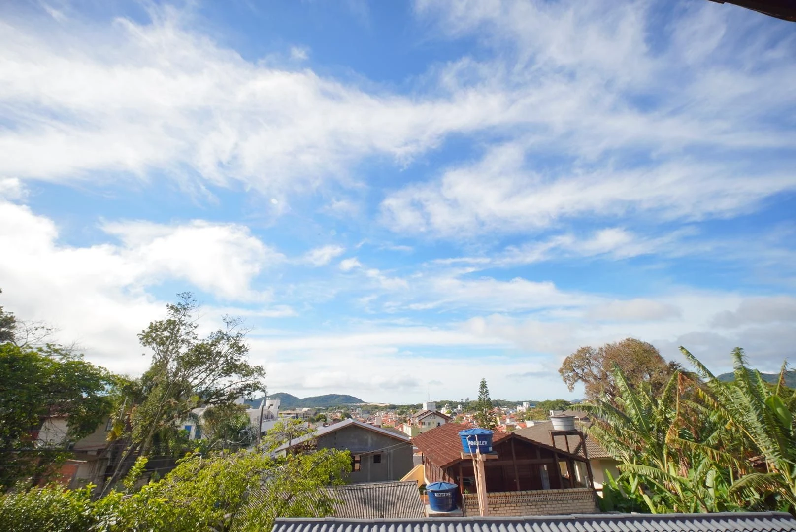 4-bedroom house with a garden — photo 23