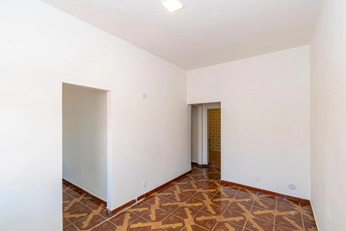 Unfurnished 2-bedroom house with fitted kitchen cabinets — photo 14