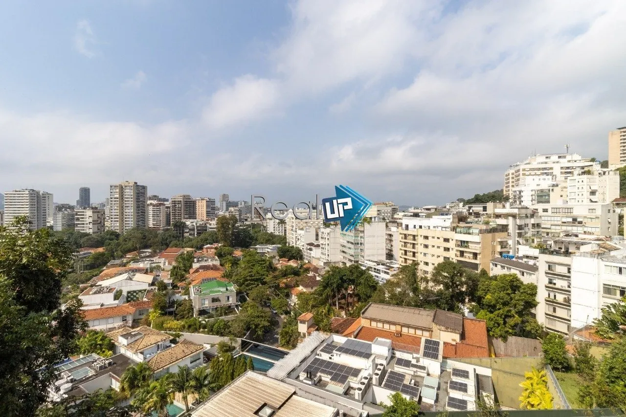 Condominium house with 5 bedrooms and 1081 m² plus laundry — photo 2
