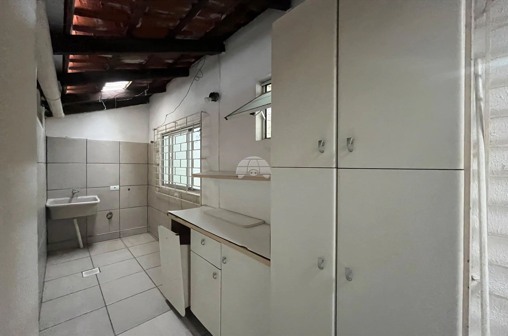 Wood or laminate floors in a 3-bedroom house, 100 m² — photo 7
