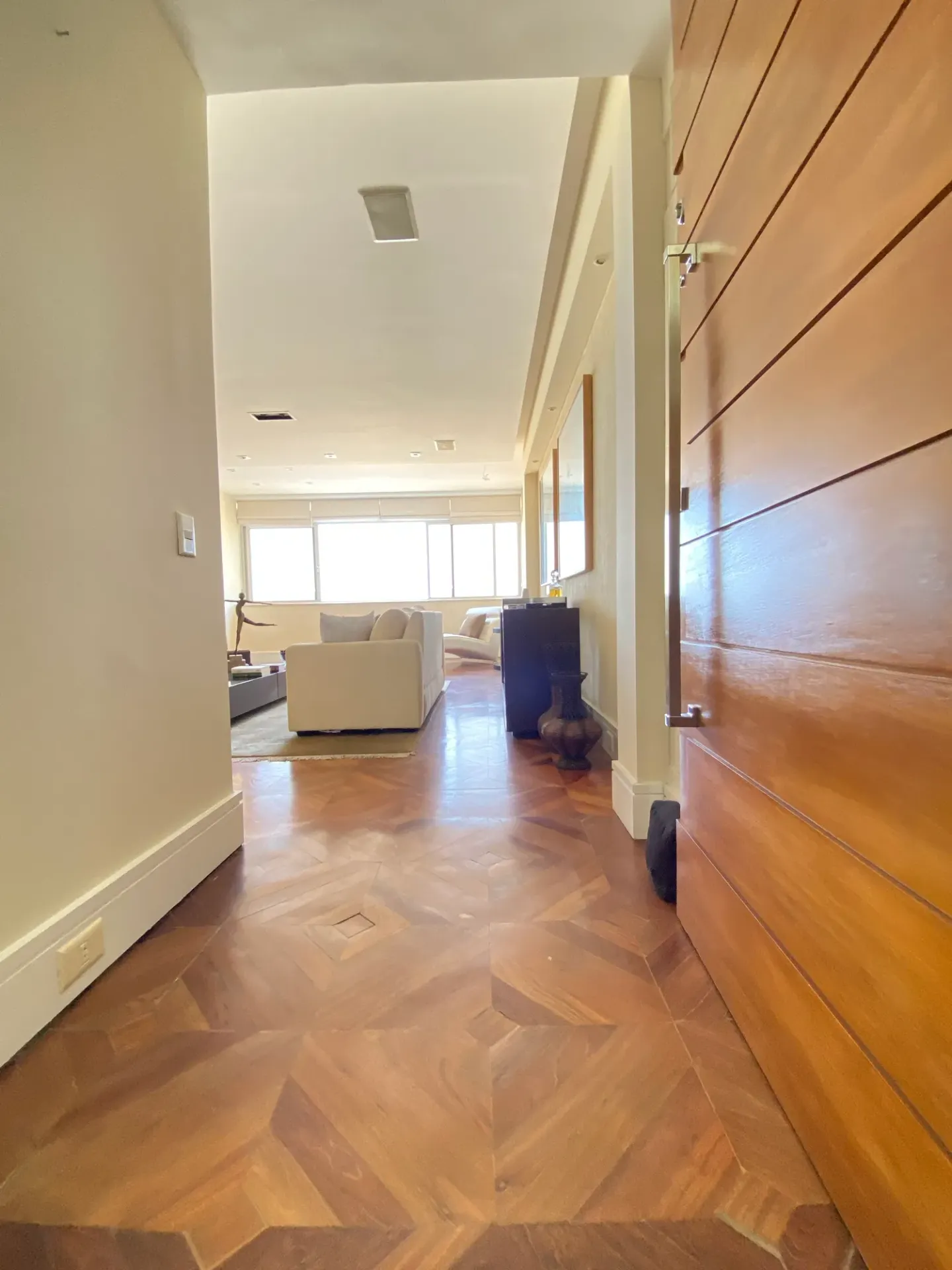 Apartamento de 185 m² com 4 quartos e elevador — photo 2