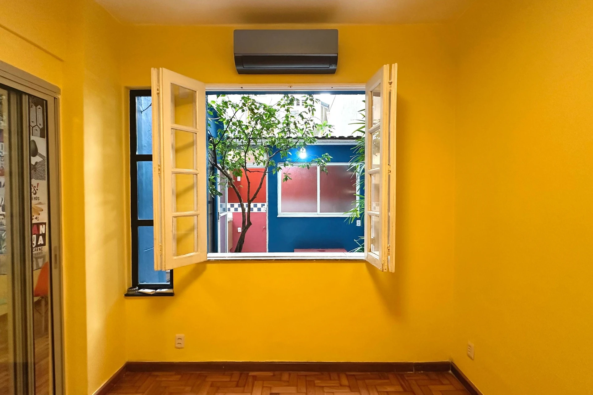Apartment, 69 m², with wood or laminate floors — photo 17