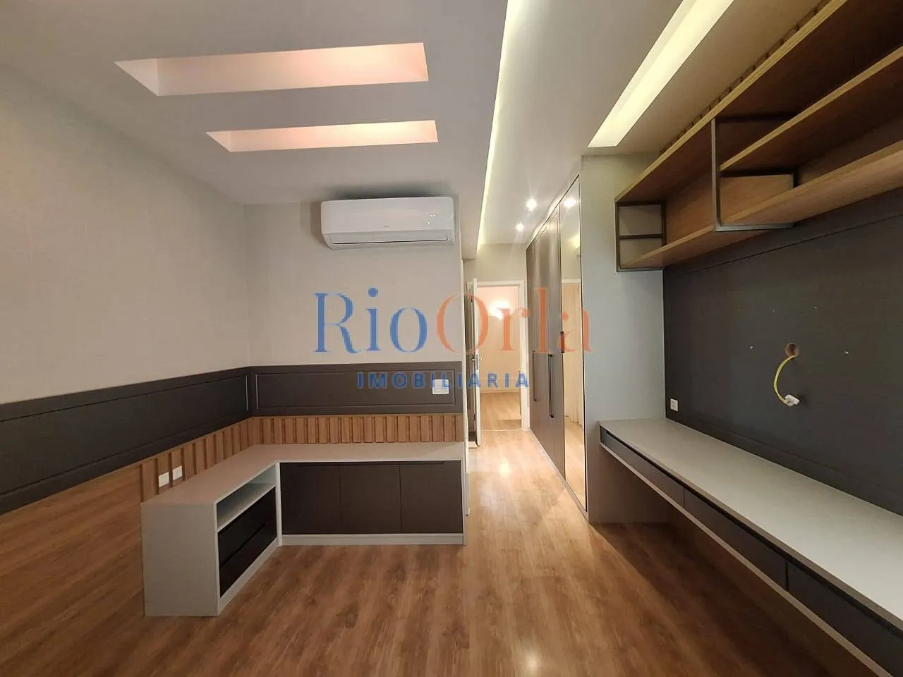 Furnished apartment with 4 bedrooms and 5 bathrooms — photo 42