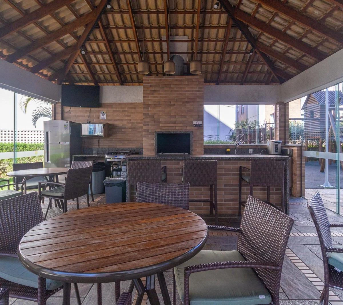 3-bedroom apartment with a grill on the balcony — photo 40