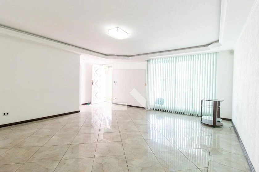8-bedroom house with a private garden — photo 2